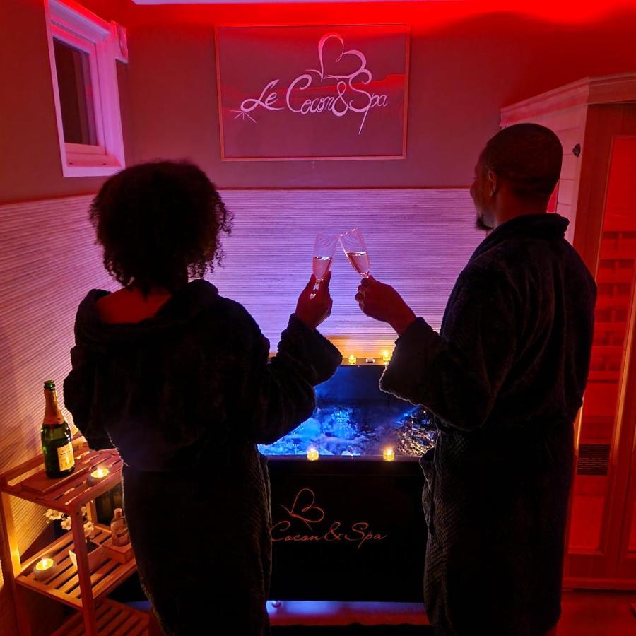 Derniere Reservations Avant Indisponibilite En Septembre Pour 12 Mois, Illimites Jacuzzi Spa Bain A Remous Interieur, Sauna Interieur, Parking Reserve, Vue Et Acces Parc, Prestations Uniques, 1Er Etage Corbeil-Essonnes Extérieur photo