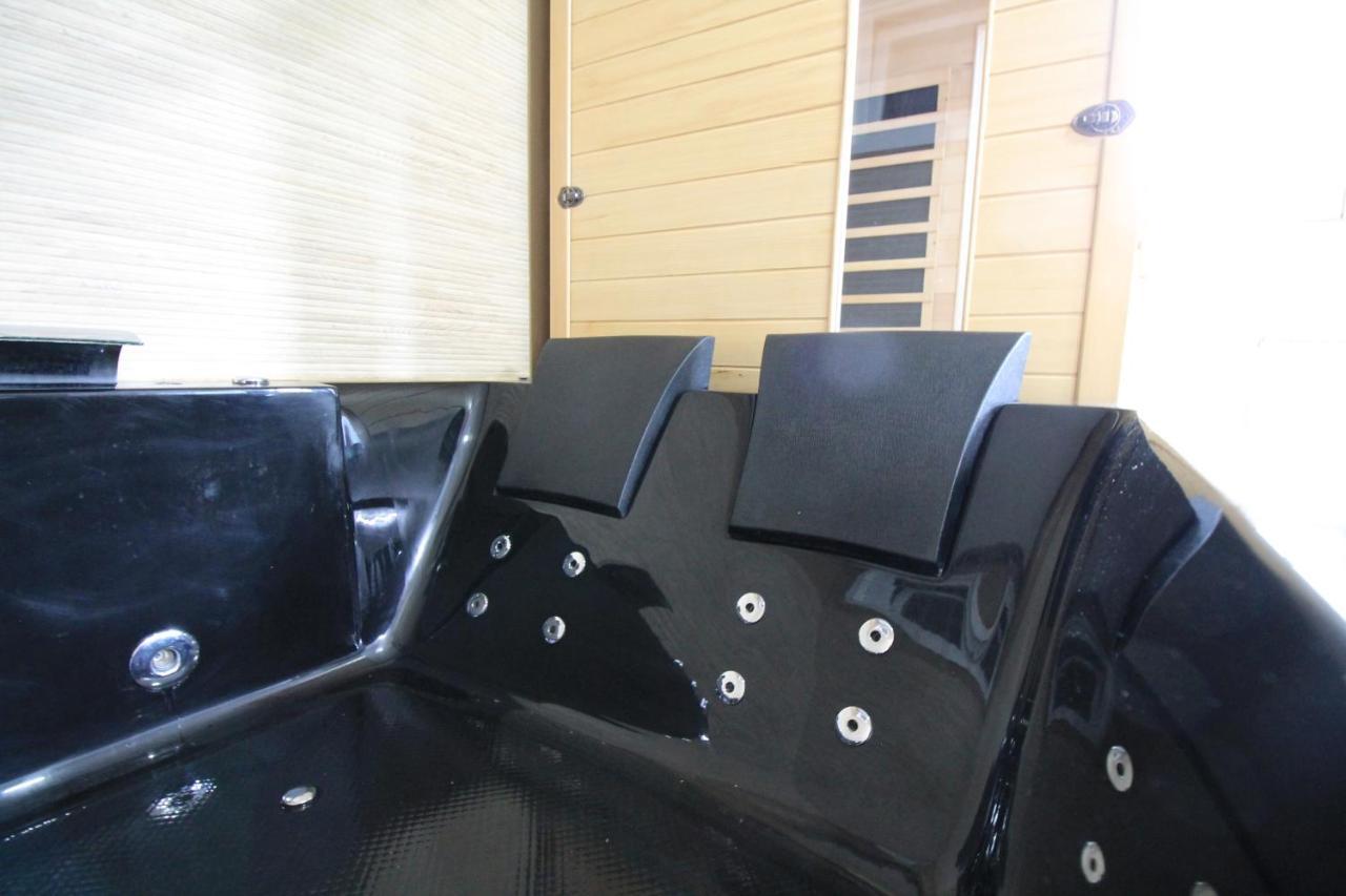 Derniere Reservations Avant Indisponibilite En Septembre Pour 12 Mois, Illimites Jacuzzi Spa Bain A Remous Interieur, Sauna Interieur, Parking Reserve, Vue Et Acces Parc, Prestations Uniques, 1Er Etage Corbeil-Essonnes Extérieur photo